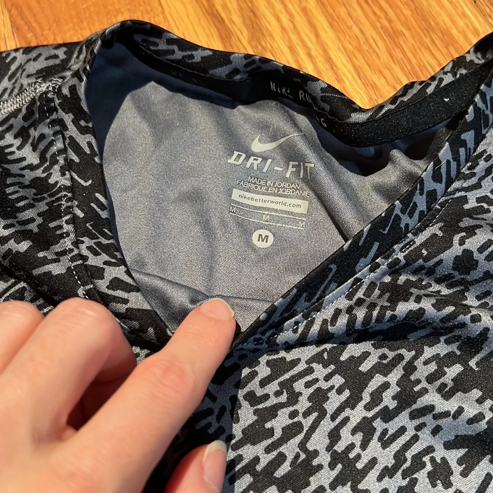 Nike running shirt size medium perfect condition